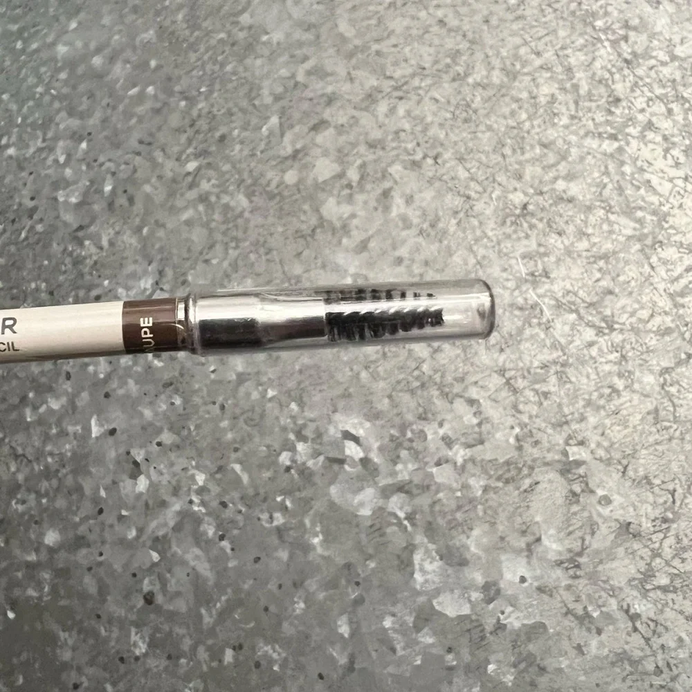 Brow definer pencil